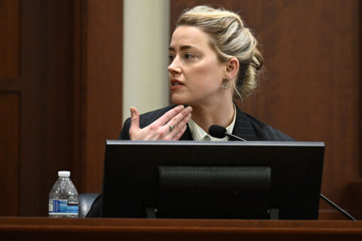 Why is Amber Heard looking at jury through testimony during Johnny Depp trial? Legal experts explain