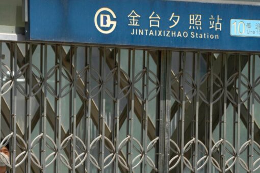 Beijing shutters subway stations amid COVID surge