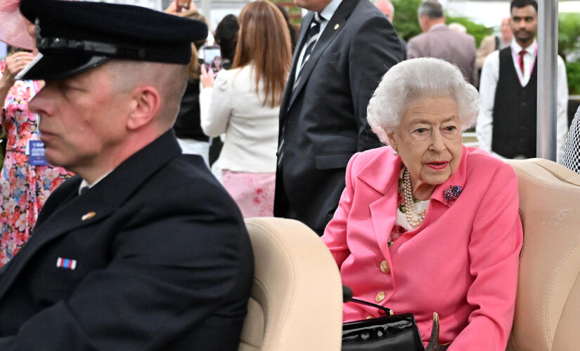 Queen Elizabeth arrives by golf cart to Chelsea Flower Show amid ‘episodic mobility issues’