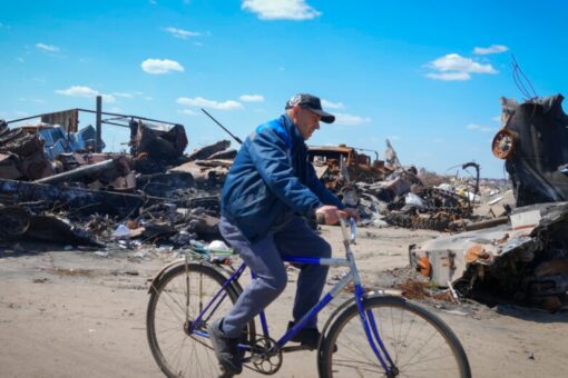 Ukraine diverts some Russian gas flows as assault continues in Southeast