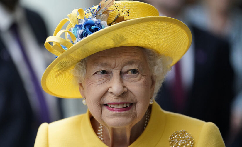 Queen Elizabeth makes a surprise visit at Paddington Station to mark new subway line: ‘Fantastic to see her’