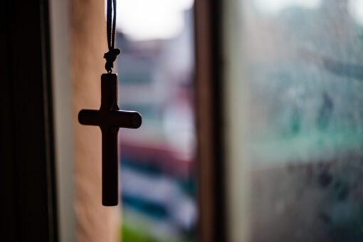 Christian factory worker in Scotland awarded over $26,000 after being fired for wearing cross necklace