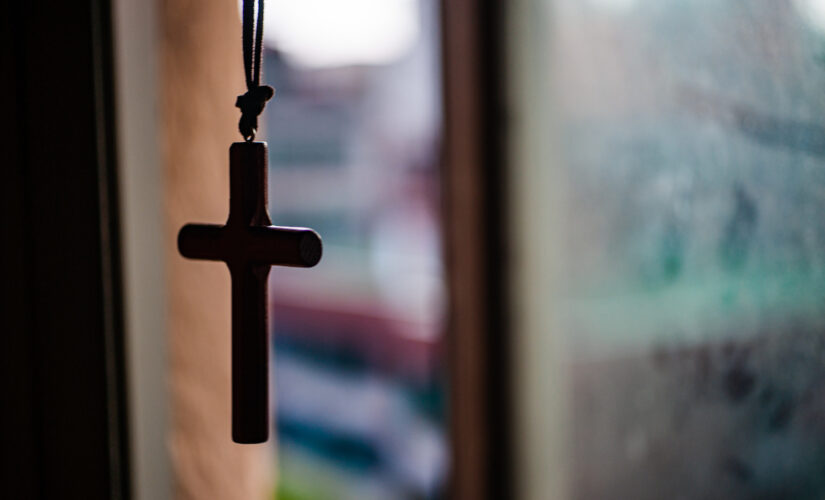 Christian factory worker in Scotland awarded over $26,000 after being fired for wearing cross necklace