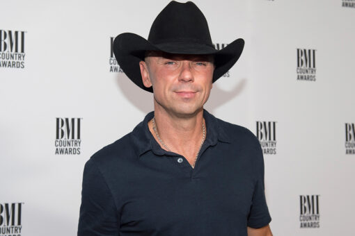 Kenny Chesney continues show as his bleeding finger gets bandaged