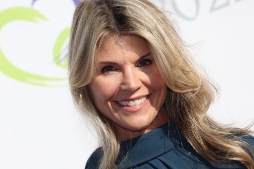 Lori Loughlin makes first red carpet appearance since college admissions scandal
