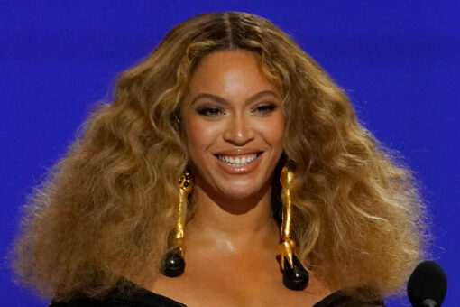 Beyonce? teases launch of new album
