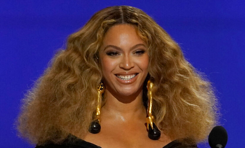 Beyonce? teases launch of new album