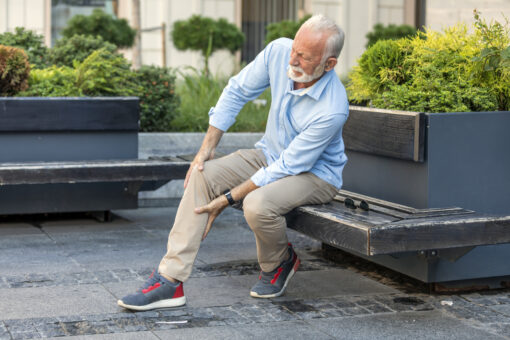 Knee pain from arthritis may be prevented by walking, study says