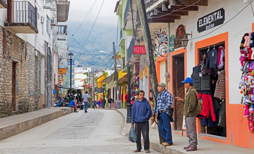 Mexican authorities find 7 dead bodies along road in popular tourist area