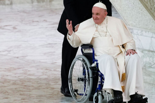 Pope apologizes for canceling Africa trip