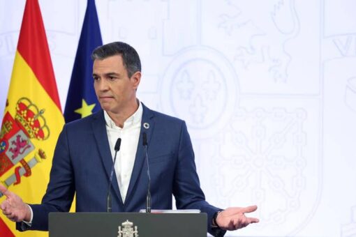 Spanish Prime Minister S?nchez suggests ditching necktie to save energy