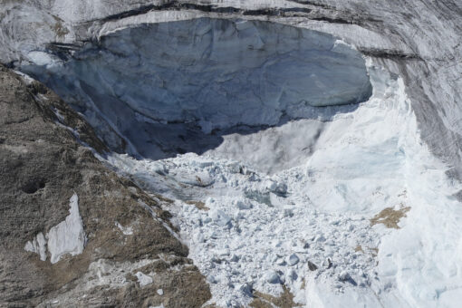 Italy rescuers finding body parts, gear on glacier after avalanche