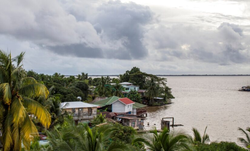 Bonnie strengthens into major hurricane off of Mexico