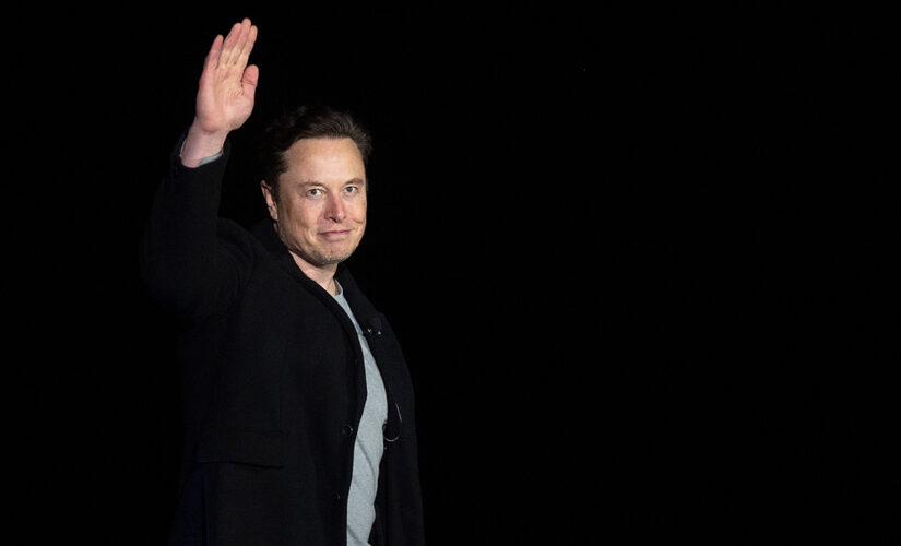 Elon Musk breaks Twitter silence with photo of the pope, ex-wife in Italy