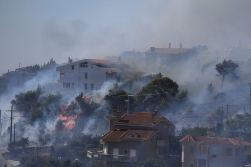 Hundreds evacuated as Greece battles 4 massive wildfires