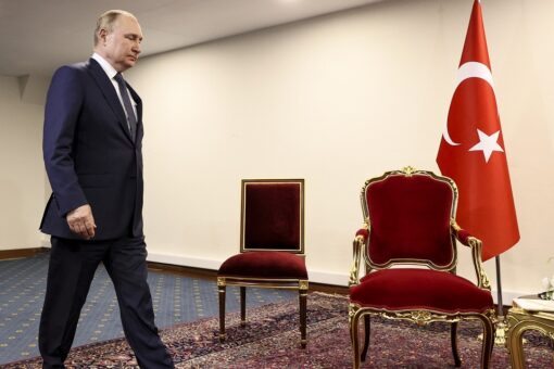 Video shows Putin standing awkwardly, waiting for Erdogan to show up for Iran meeting