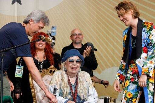 Joni Mitchell performs first full set in over 20 years at Newport Folk Festival