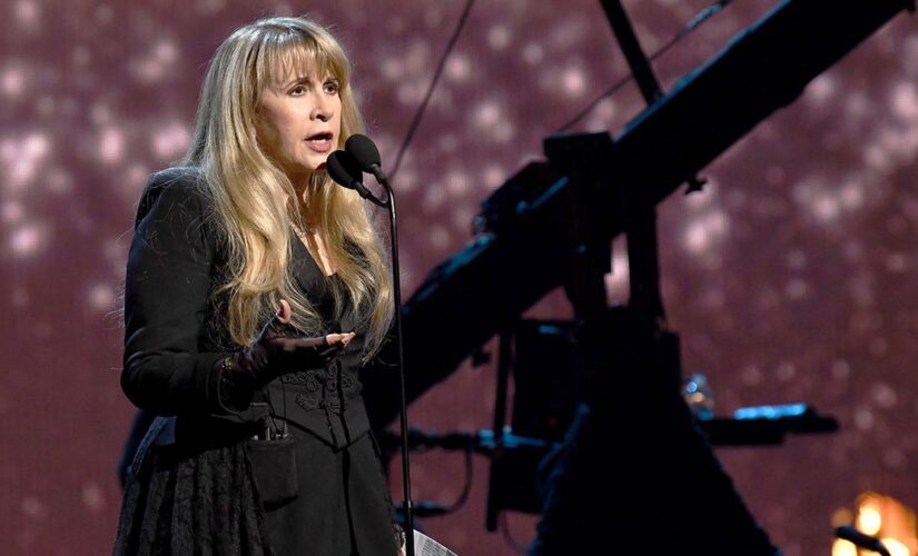 Stevie Nicks announces tour dates for fall 2022