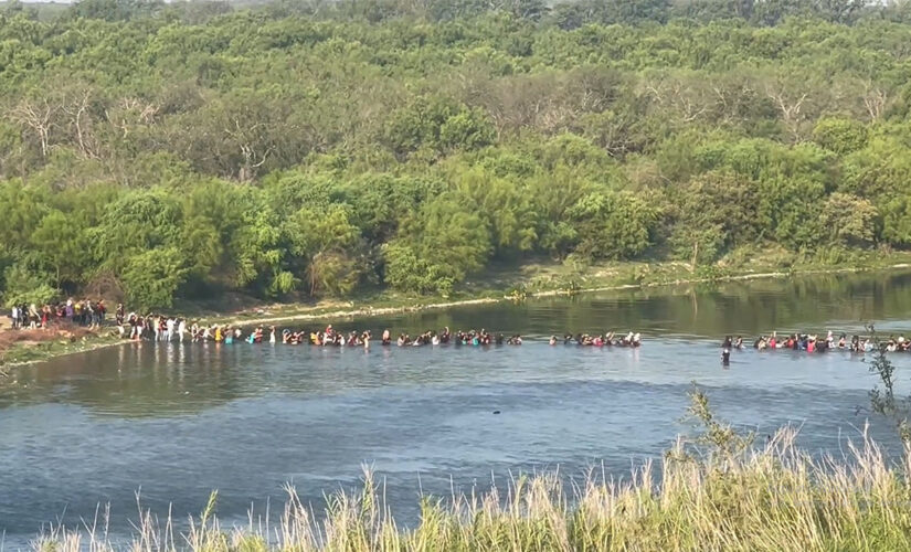 Massive group of hundreds of migrants streams across southern border as crisis intensifies