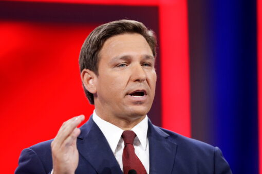 Ron DeSantis to headline campaign event for Trump-endorsed Kari Lake in wake of Mar-a-Lago raid