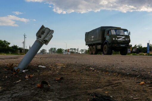 Russia transfers heavy military equipment to Crimea as fighting intensifies in Donetsk