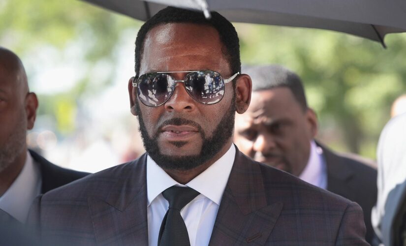 R. Kelly opening statements begin in Chicago federal trial