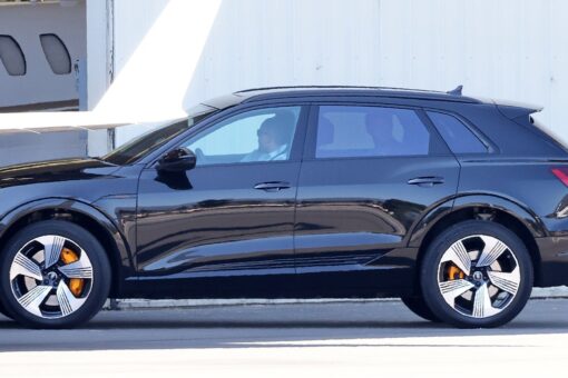 Prince Harry arrives in electric car to board private jet for one-day polo match