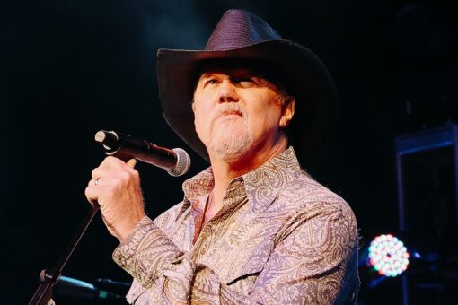 ‘Monarch’ star Trace Adkins had doctors ‘fuse’ detached finger after drilling accident so he could play guitar