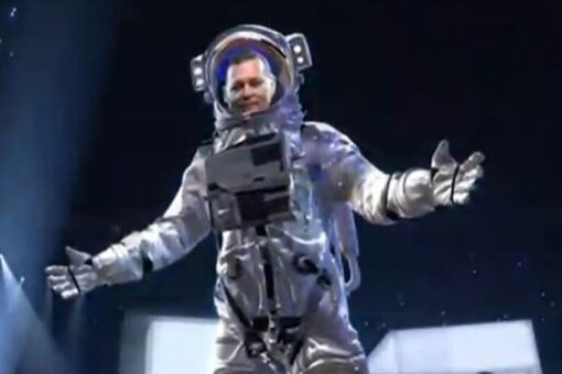 Johnny Depp is MTV VMAs moonman during surprise appearance at award show: ‘Needed the work’
