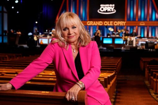 Barbara Mandrell returns to the Grand Ole Opry for 50th anniversary and is honored by Carrie Underwood
