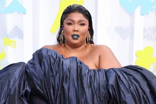 VMAs get political as Lizzo pleads with fans to vote and ‘make changes to laws that are oppressing us’