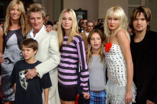 Rod Stewart poses children on Italy vacation as wife Penny Lancaster says her heart is ‘bursting’