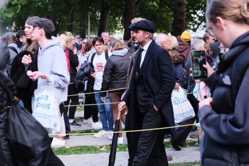 David Beckham spotted in massive line to view Queen Elizabeth II’s coffin