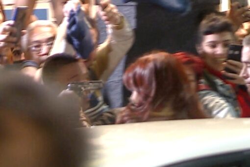 Argentina VP Cristina Fern?ndez escapes assassination attempt unharmed after gun misfires; suspect arrested