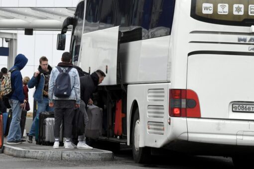 Finland shuts borders with Russia as conscription age men flee Putin order