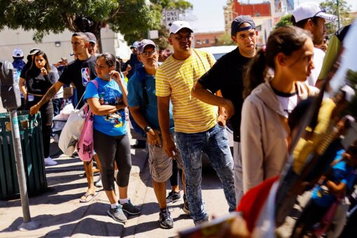 El Paso mayor says city’s goal is to help bus migrants to their destinations, treat them like human beings