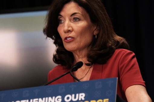 NY exec who landed no-bid contract held fundraiser for Hochul weeks earlier