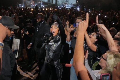 Alicia Keys responds after fan forcibly kisses her on the cheek during concert: ‘What the F***!!!!!!!’
