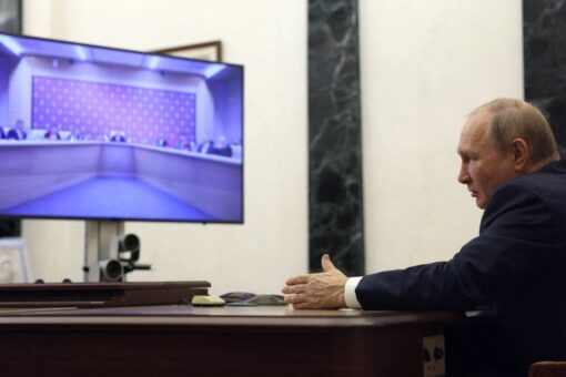 Putin signs decrees paving way for annexation of two Ukraine regions