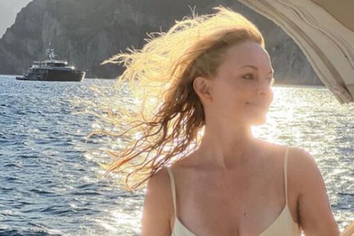 Heather Graham, 52, soaks up the sun in a cream bikini during Italian getaway: ‘Postcard from Positano’