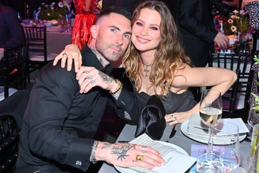 Adam Levine, married father of two, accused of sending flirtatious messages to two women