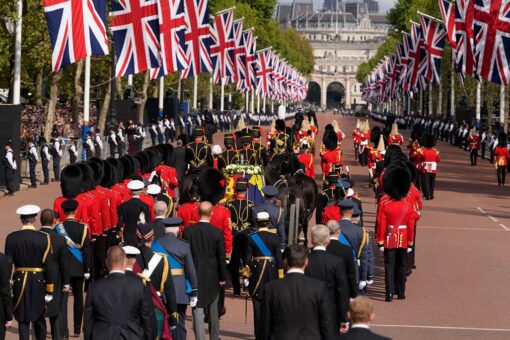 Mourners face 35 hour wait times to see Queen Elizabeth’s coffin