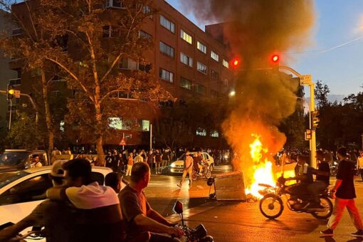 Iranian protests taking off in 100 cities, 30 provinces, with dozens killed and widespread arrests
