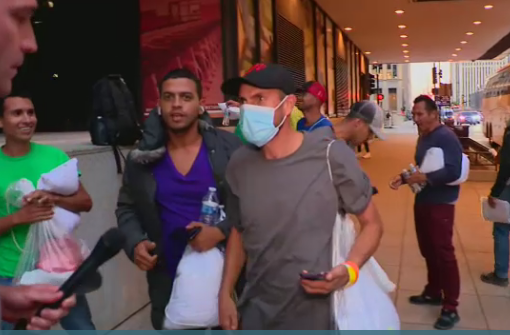 Texas sends buses of migrants to Chicago for first time, dropped off at train station