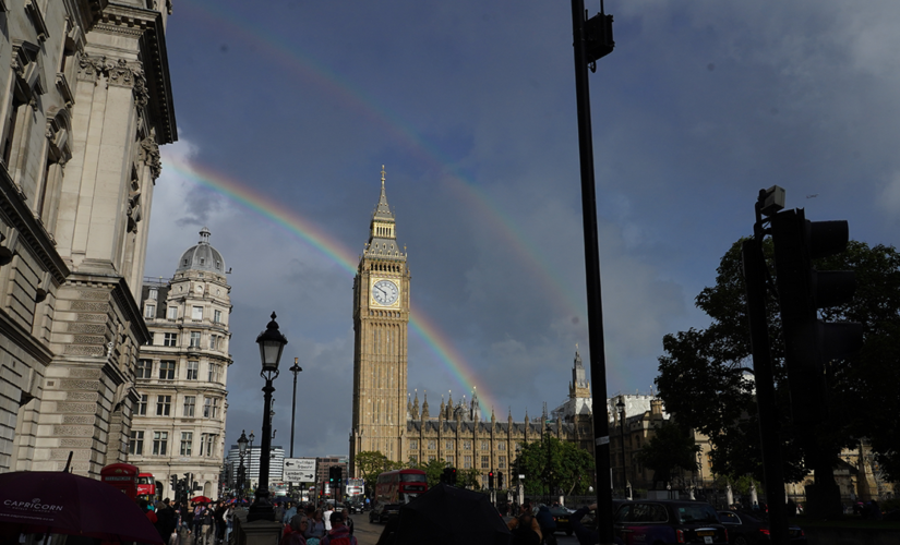 Queen Elizabeth II dies at 96: Double rainbow appears over Buckingham Palace as mourners gather