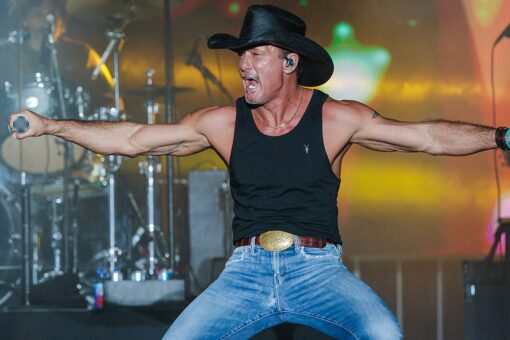 Country star Tim McGraw takes a tumble at his concert and falls into fans