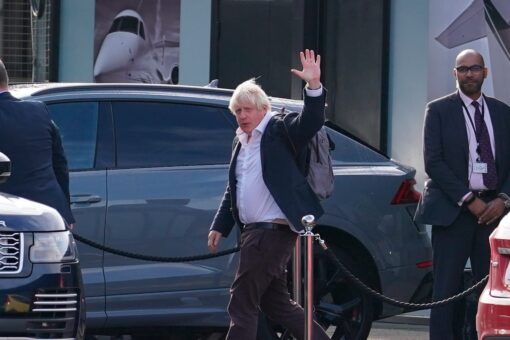 Boris Johnson ‘booed’ on flight from Caribbean vacation to London for political comeback: report