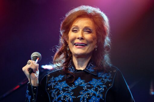 Loretta Lynn remembered in touching tribute by Dolly Parton, Taylor Swift, and Keith Urban