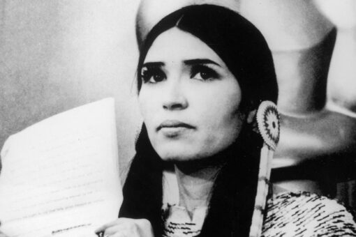 Activist Sacheen Littlefeather exposed by sisters for reported fraudulent Native American identity: ‘A lie’