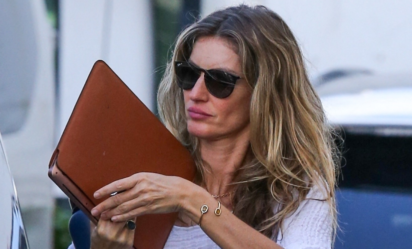 Gisele B?ndchen steps out without her wedding ring amid reports that she and Tom Brady hired divorce lawyers